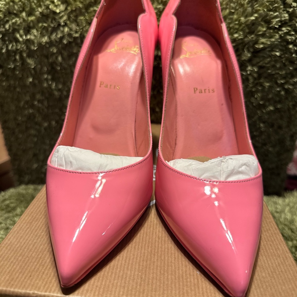 Christian Louboutin Pink Scalloped Heels - Picture 7 of 8